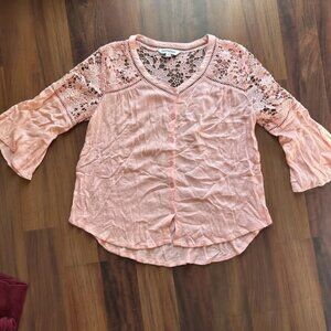 Davi & Dani Pink V Neck Blouse 3/4 Bell Sleeve Lace Detailed Button Up Size Med